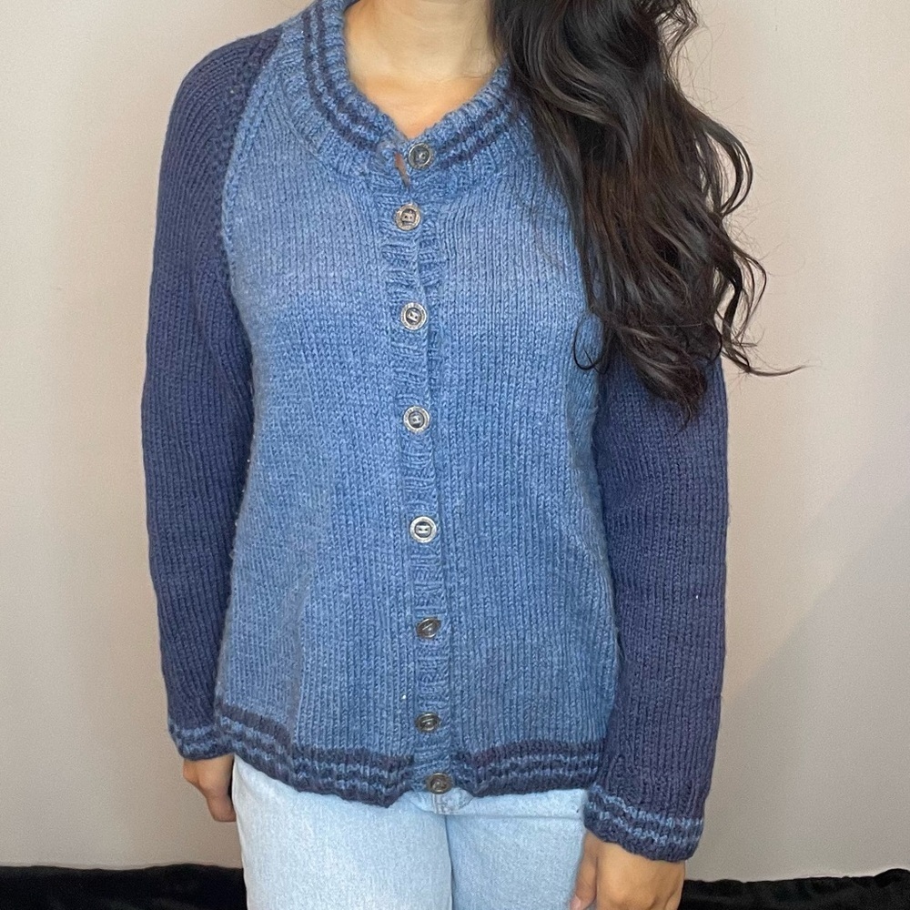 💙 Vintage Italian Collezion Unisex Cardigan – Two-Tone Blue Knit 💙 - Picture 2 of 11